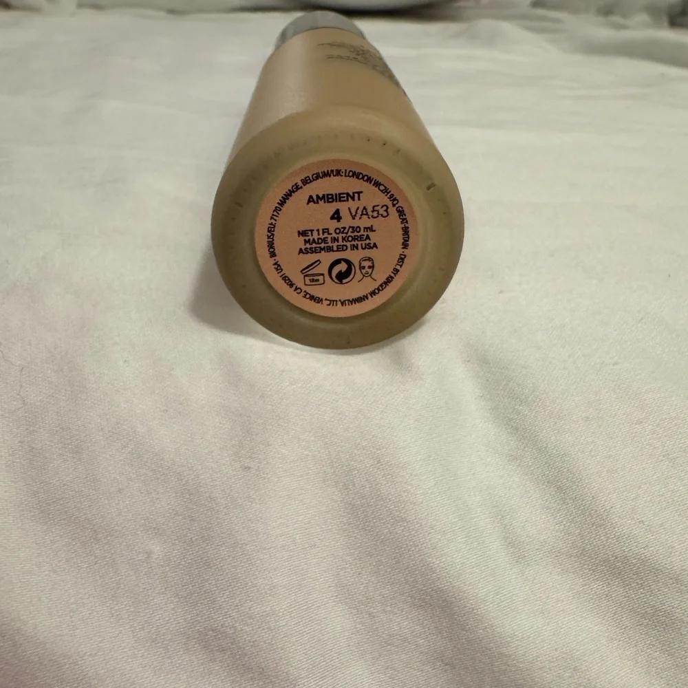 (New) Hourglass Ambient Soft Glow Foundation (Shade-4)